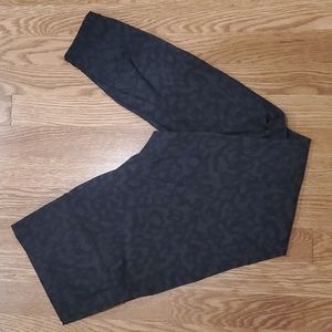 Lululemon wundertrain black leopard 28" leggings